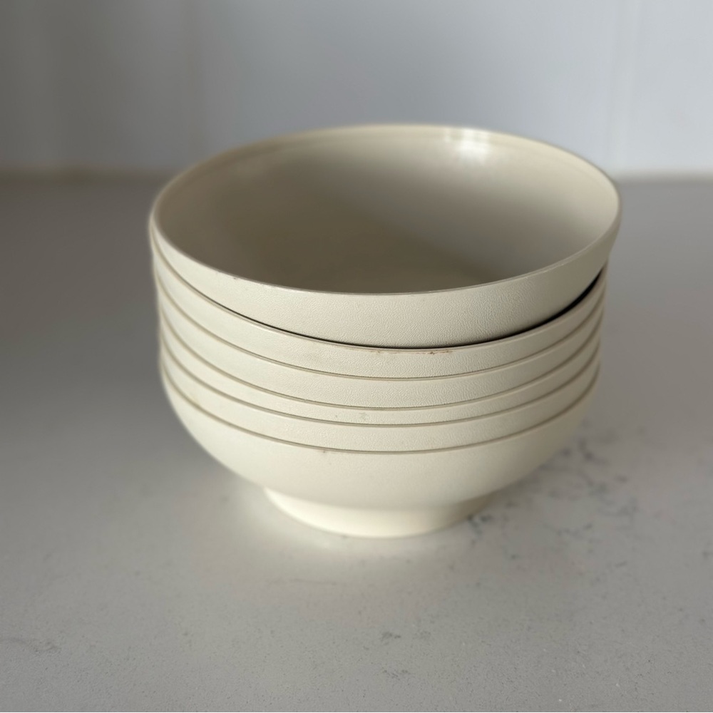 Vintage Tupperware Set of 6 Soup/Cereal/Salad Bowls Ivory 890-23 Classic